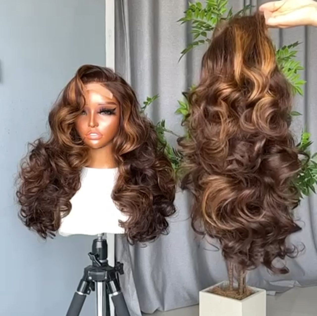 20” Piano Highlight Chinese Wavy Swiss Lace Super Double Drawn 300g Layered Wig - Image 2